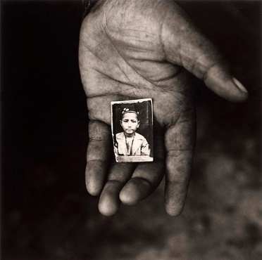 Figure 8: Fazal Sheikh’s presentation of a portrait shown to him in 1997 at an Afghan refugee village in Ghazi, Northern Pakistan, of a child killed in Soviet bombardment © Fazal Sheikh