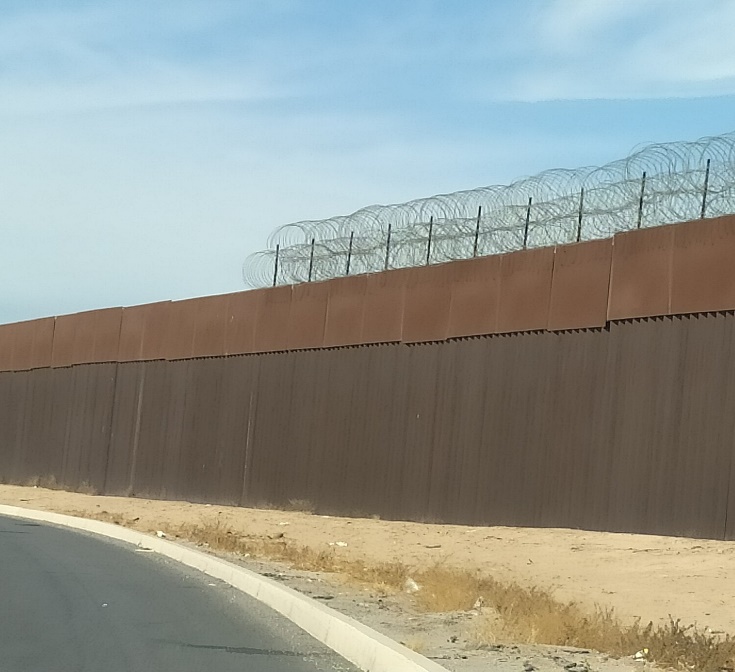 Figure 1: First view of the wall in Mexicali
