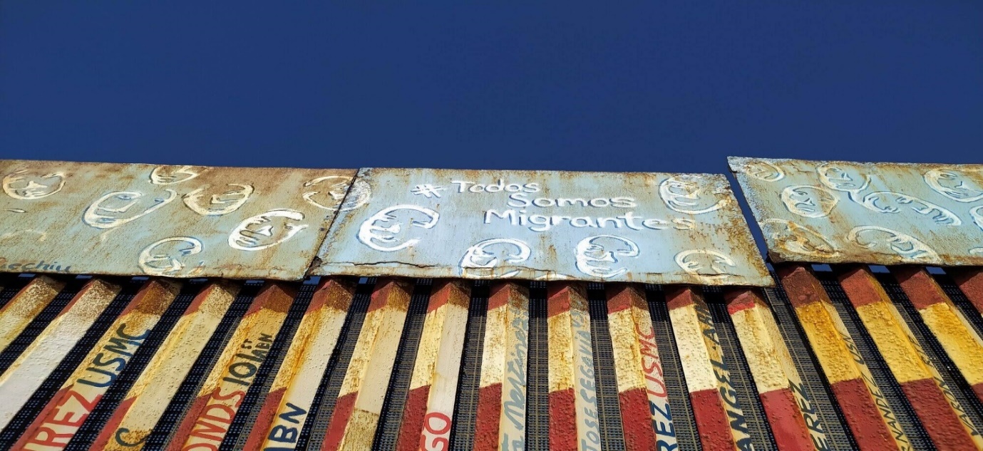 Figure 26: In the wall reads: Todos somos migrantes (we are all migrants).