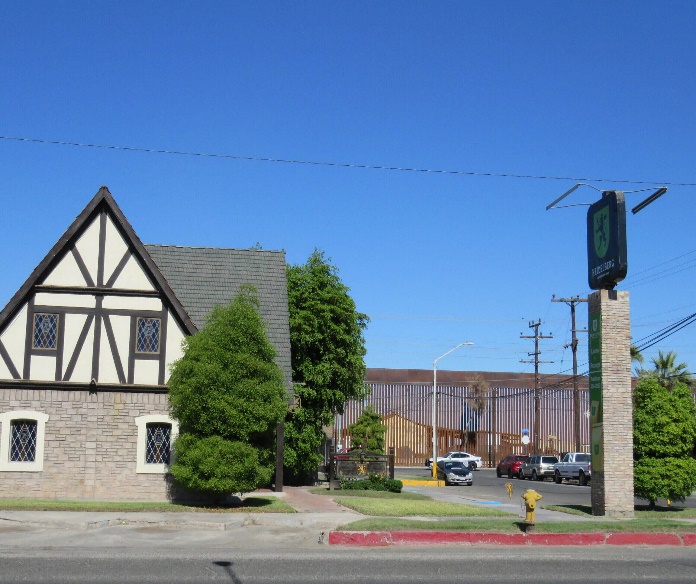 Figure 7: Social contrasts beside the wall 1